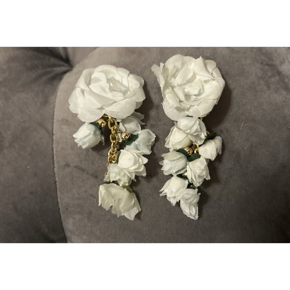 Vintage White Floral cascading Flowers W/green Leaves Clip On Earrings-beautiful